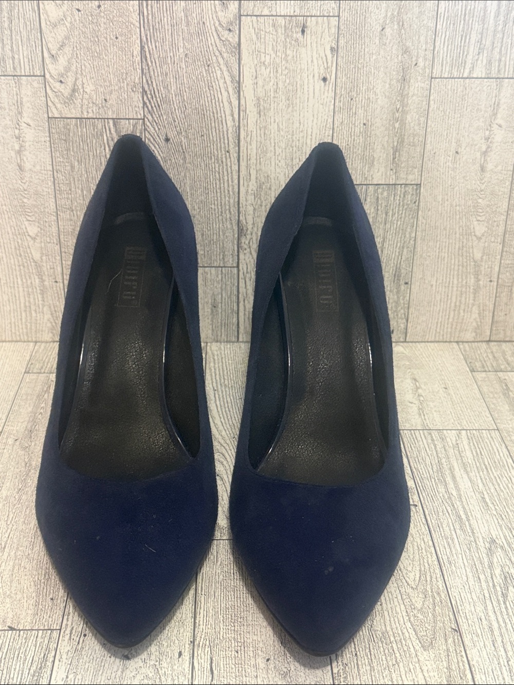 Classic Women's Pointed-Toe Pumps in Navy